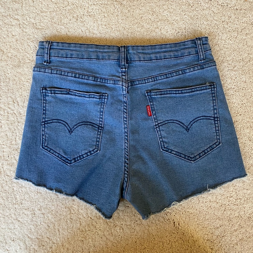 LEVI DENIM SHORTS